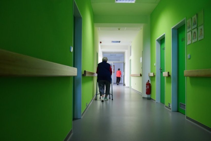 Doba ve starobní penzi se loni prodloužila v průměru na 24,7 roku