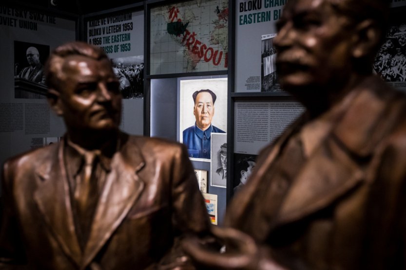 Starobní penze klesnou dalším komunistickým funkcionářům, novela je účinná