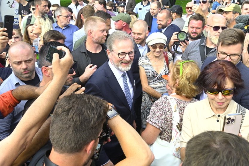 Propalestinští demonstranti v Praze narušili volební mítink Spolu