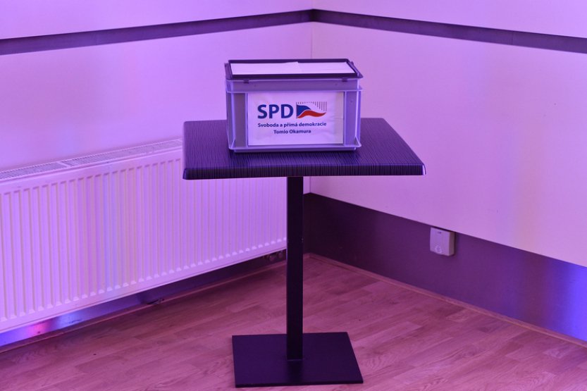 Neovlivní.cz: SPD čelí trestnímu oznámení kvůli stranickým financím