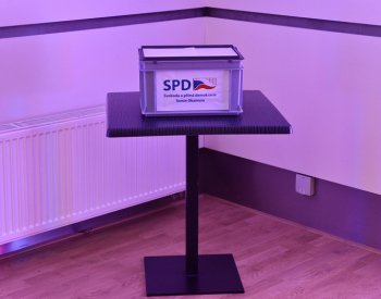 Neovlivní.cz: SPD čelí trestnímu oznámení kvůli stranickým financím