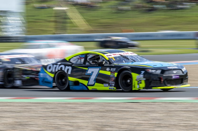 Lacko a Doubek se v deštivém Mostě prosadili na stupně vítězů