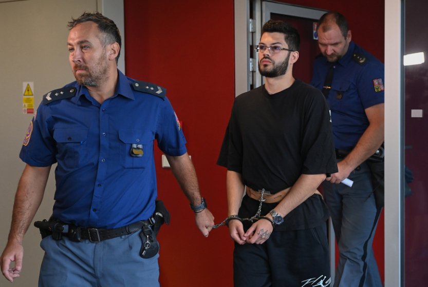 Podvodníci z call center dostali čtyřleté tresty, způsobili škodu 33 milionů