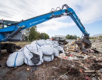 Odvoz nelegálního německého odpadu z Jiříkova začal