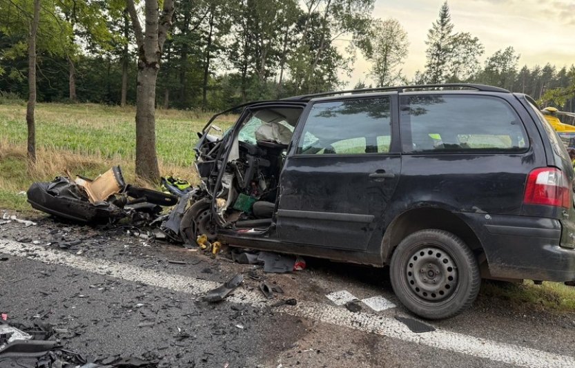 Při podvečerní nehodě na Trutnovsku zemřeli čtyři lidé