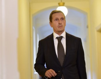 Seznam Zprávy: Policie obvinila exšéfa dopravního podniku Dvořáka z korupce