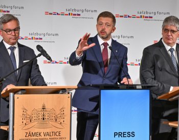 Rakušan: K řešení migrace v EU jsou potřebná i návratová centra