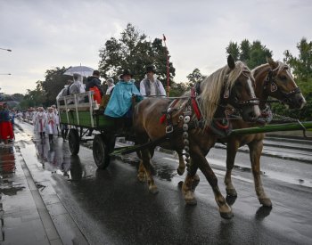 Centrem U. Hradiště prošel krojovaný průvod, lidi neodradilo ani deštivé počasí