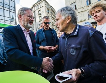 Za Fialou i Babišem na mítinky v Brně přišli hlavně jejich příznivci