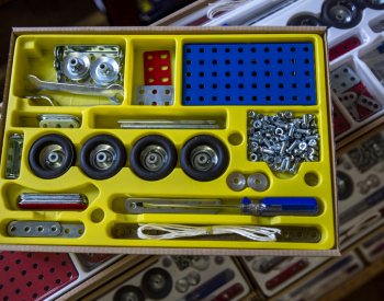 Výročí stavebnice Merkur v Polici nad Metují připomenou akce v muzeu i v parku