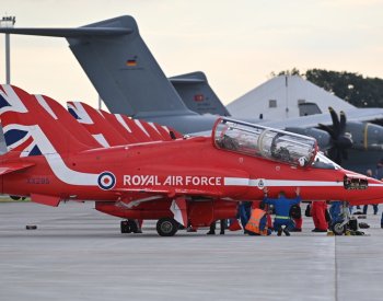 V Mošnově přistálo devět letounů s piloty britské akrobatické skupiny Red Arrows