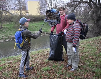 Tisíce dobrovolníků po světě se zapojí do společného čištění přírody i měst