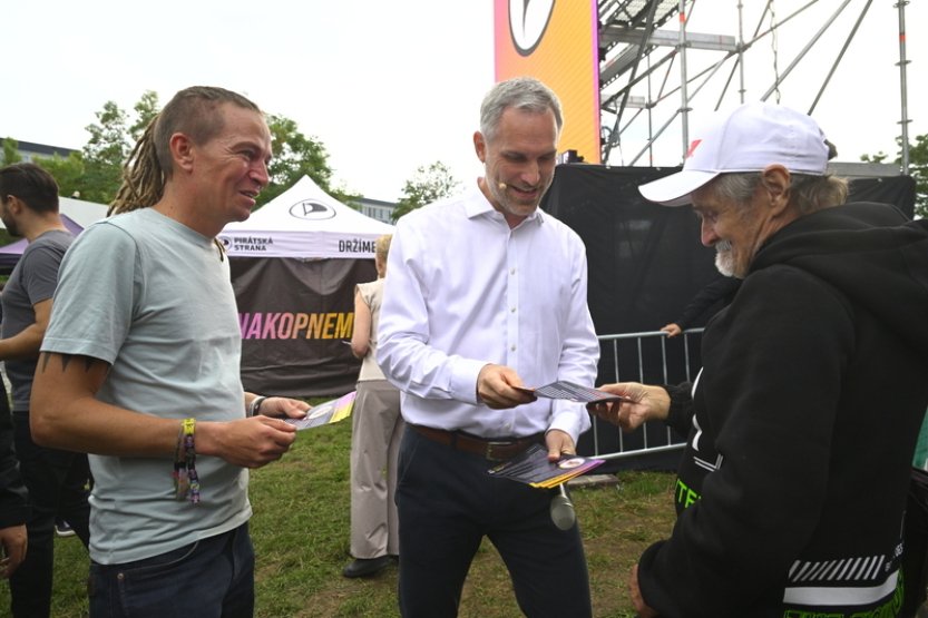 Piráti chtějí nezávislý protikorupční úřad či průhlednější financování stran