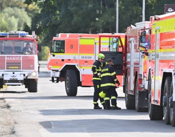 STEM: Největší důvěru občanů v ČR mají hasiči, na chvostu jsou vláda a Sněmovna