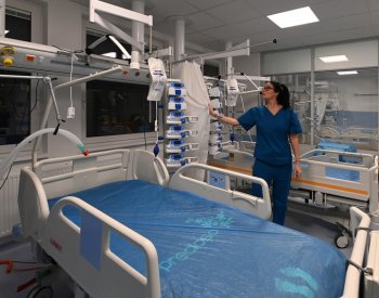 Právo rodiče na pobyt s dítětem v nemocnici není absolutní, potvrdil soud