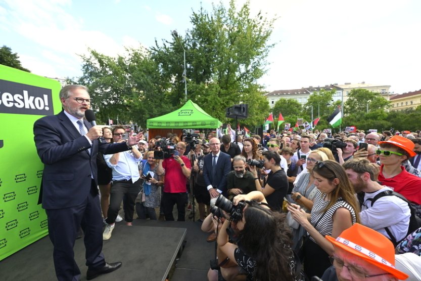 Experti: Strany se krátce před volbami zaměřují na kontaktní kampaň