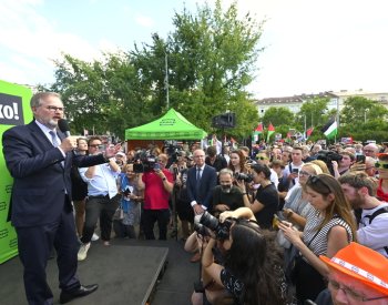 Experti: Strany se krátce před volbami zaměřují na kontaktní kampaň