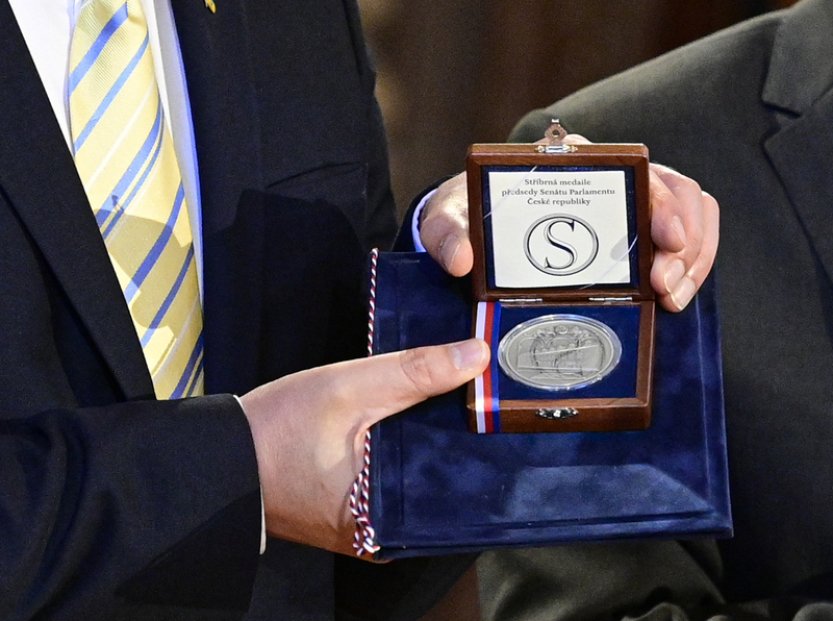 Senát ke Dni české státnosti tradičně ocení osobnosti svými medailemi