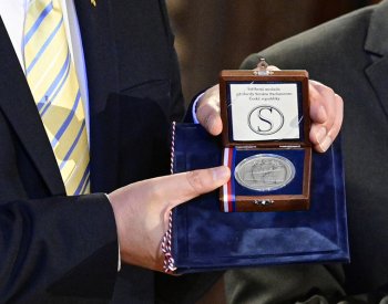 Senát ke Dni české státnosti tradičně ocení osobnosti svými medailemi