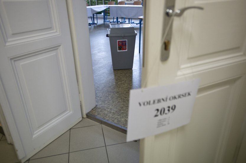 Median: ANO drží náskok, posílili Piráti, Motoristé pod pěti procenty