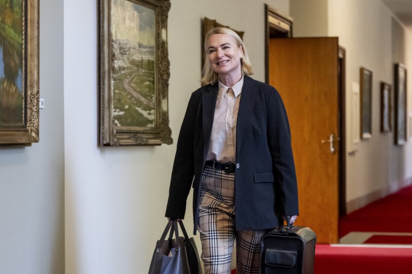 Obrana oznámila tři dny před volbami nákupy armádní techniky za 15 mld. Kč