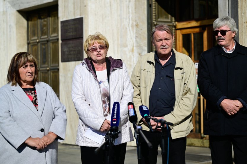 Zdravotnické odbory vyhlásily stávkovou pohotovost