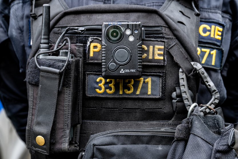 Policista zastřelil agresivního muže, který zranil jeho kolegu