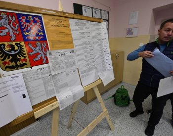 Začaly volby, lidé se nemohli prokázat doklady v mobilu