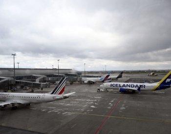 Kvůli výhrůžce drony zasahuje policie na letišti v Praze