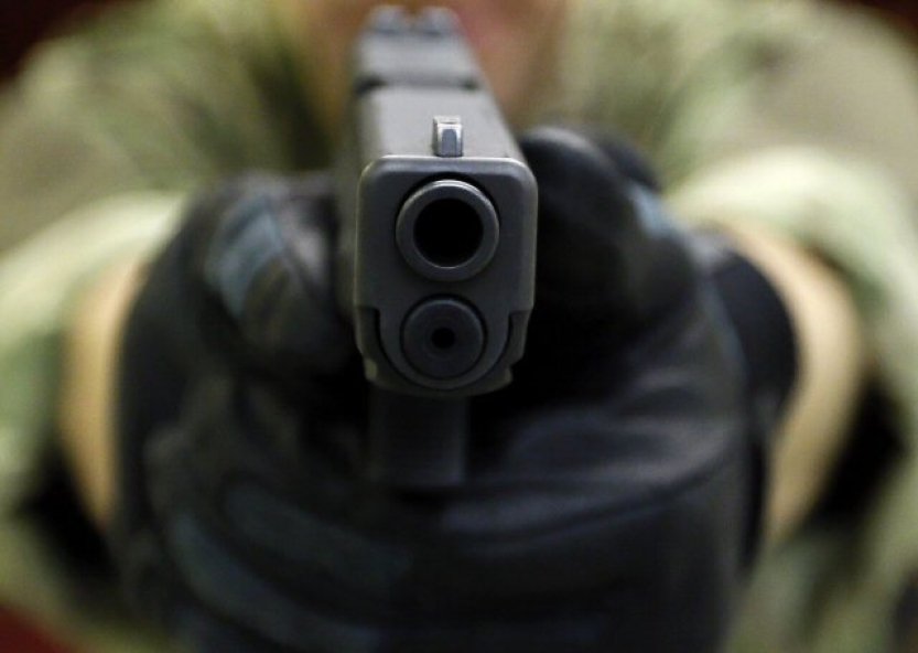 Policista mimo službu zastřelil muže v Praze, případ řeší GIBS