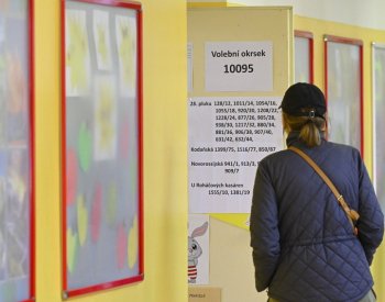 Volební místnosti se znovu otevřely, mohou být potíže s eDokladem