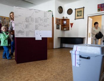 Letošní volební účast u sněmovních voleb 68,9 procenta byla třetí nejvyšší