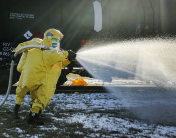 Hasiči v Břeclavi zastavili únik hořlavého propylenu z železniční cisterny