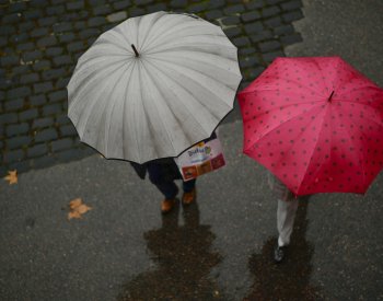 Česko čeká podmračený týden se srážkami, do čtvrtka se bude oteplovat