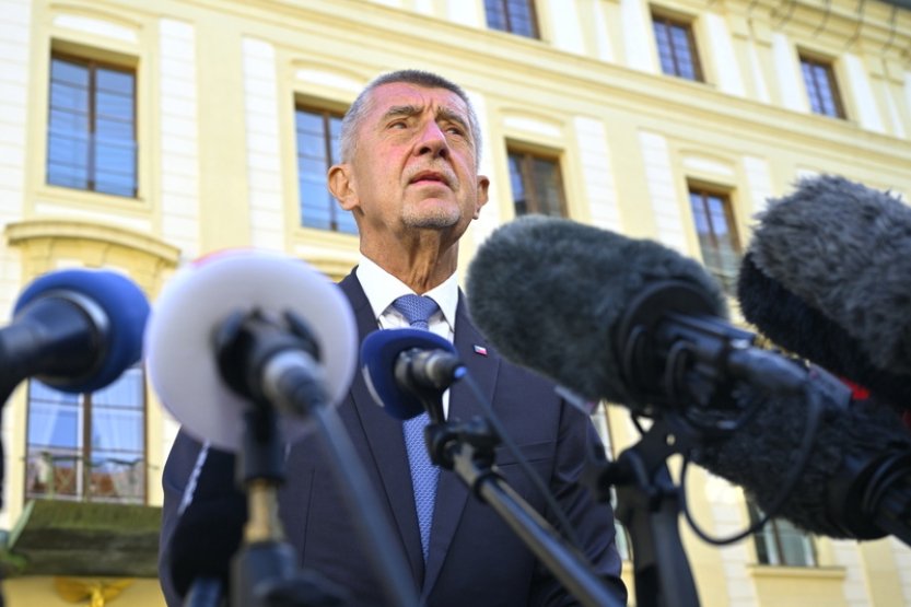 Kvůli chybějícím penězům se dle Babiše zastavují dopravní stavby, Kupka to popírá