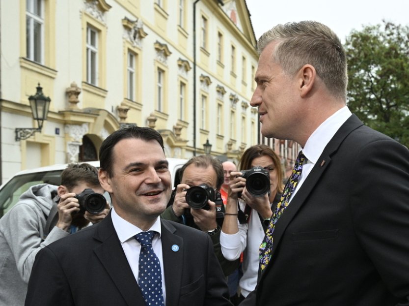 Poprvé po volbách se dnes sejde několik poslaneckých klubů