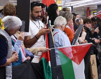 Češka z flotily pro Gazu se vrátila do Prahy, přivítali ji podporovatelé