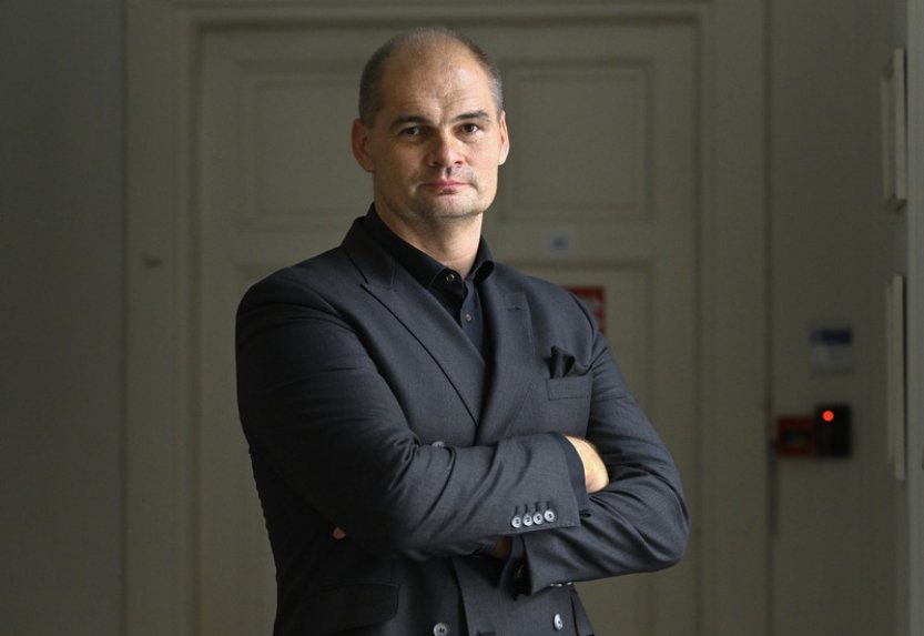 NCOZ: Pachatelé organizované kriminality využívají moderní technologie včetně AI