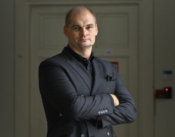 NCOZ: Pachatelé organizované kriminality využívají moderní technologie včetně AI