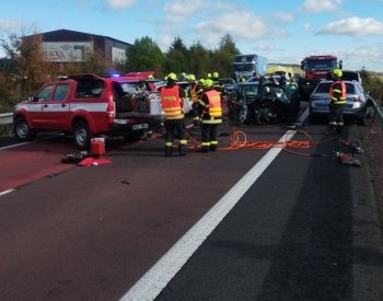 Nehoda čtyř aut uzavřela silnici u Křimova,zranění jsou čtyři dospělí a dvě děti