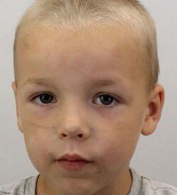 Policie pátrala po pětiletém chlapci na Příbramsku, našel se, je v pořádku