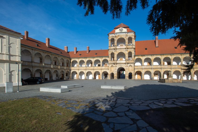 Živě: Vláda projedná nové národní kulturní památky či novelu o investičních fondech