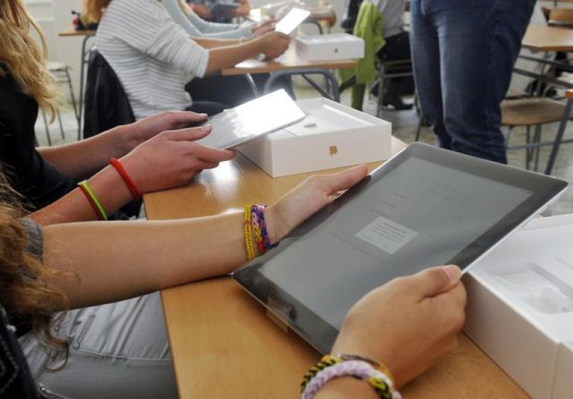 Průzkum: Používání elektroniky podle učitelů pomáhá žákům zvýšit zájem o studium
