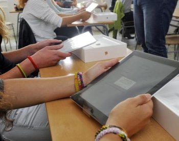 Průzkum: Používání elektroniky podle učitelů pomáhá žákům zvýšit zájem o studium