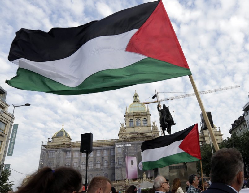 Rektorka AMU: Vyvěšení palestinských vlajek na školách bylo nevhodně načasované