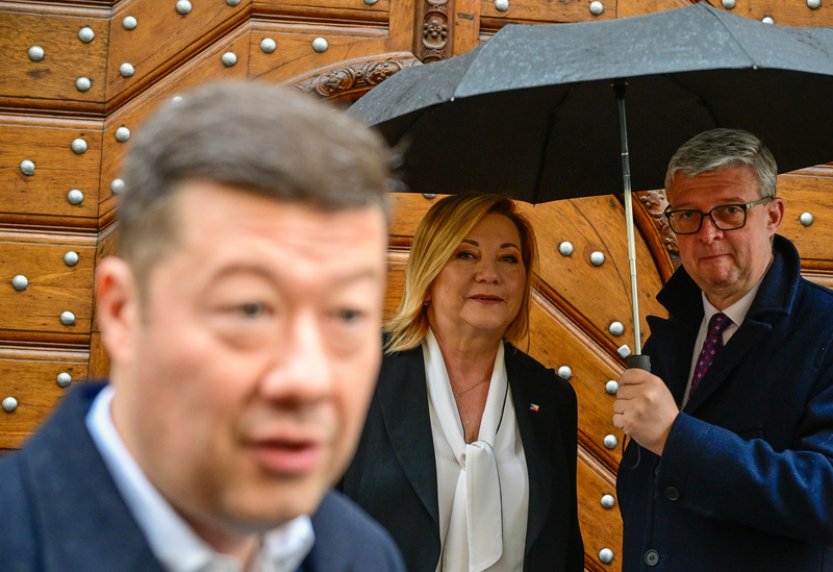 Poslanci budoucí koalice podepíšou závazek zvolit Okamuru šéfem Sněmovny