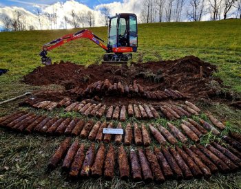 U hraničního přechodu na Rychnovsku pyrotechnici vykopali desítky kusů munice