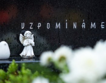 Lidé při Dušičkách vzpomínají na zesnulé, konají se i bohoslužby za mrtvé