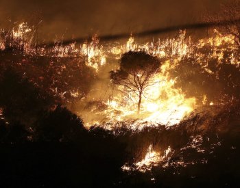 Na Sicílii se rozhořely lesní požáry, na severu Itálie vydatně prší