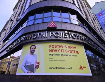 Policie obvinila v kauze zakázek VZP 13 lidí, mimo jiné za úplatkářství